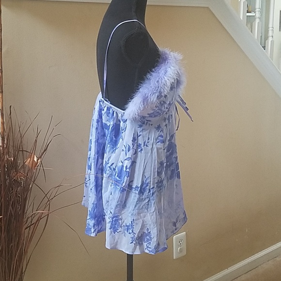 Violet Lingerie with fur trim - Picture 5 of 5